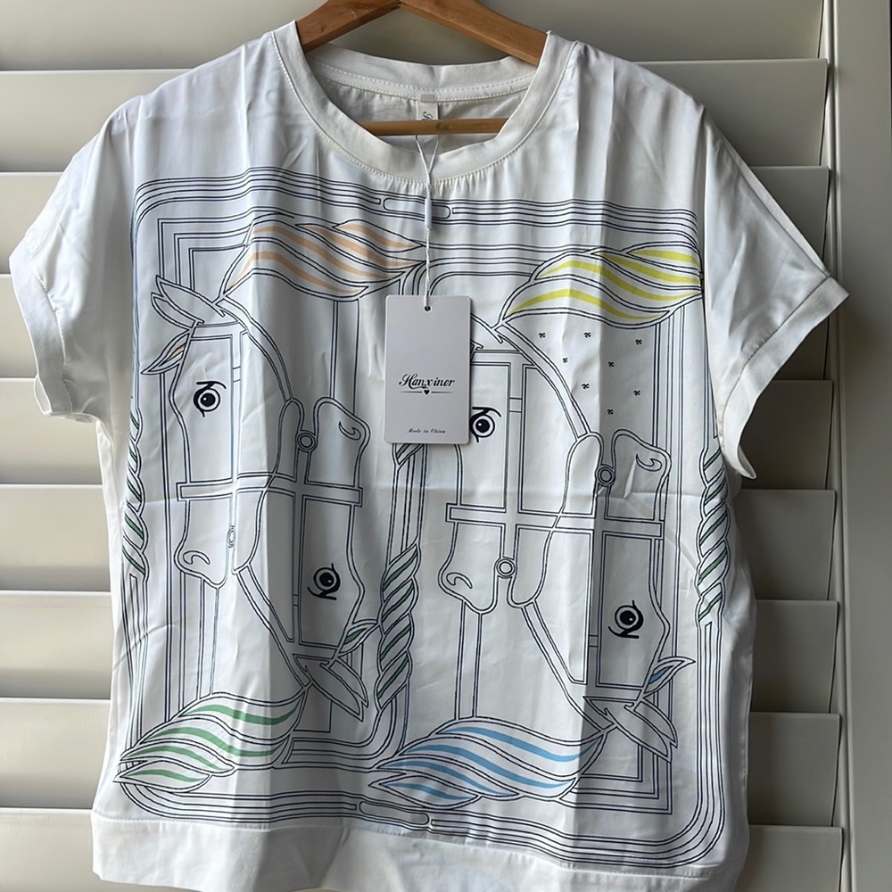 Women satin top, horses, light thin fabric, short sleeve size M. Hanxiner tag.